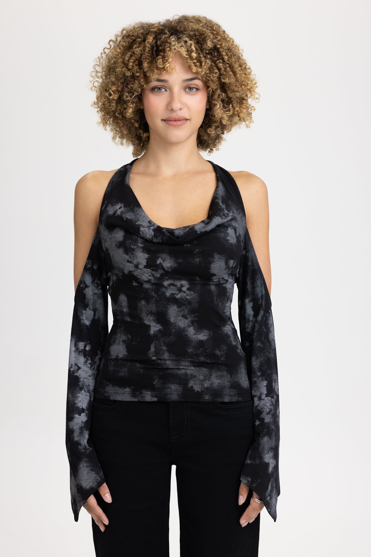 BMT0139L-BLACK_FRONTCROP.jpg